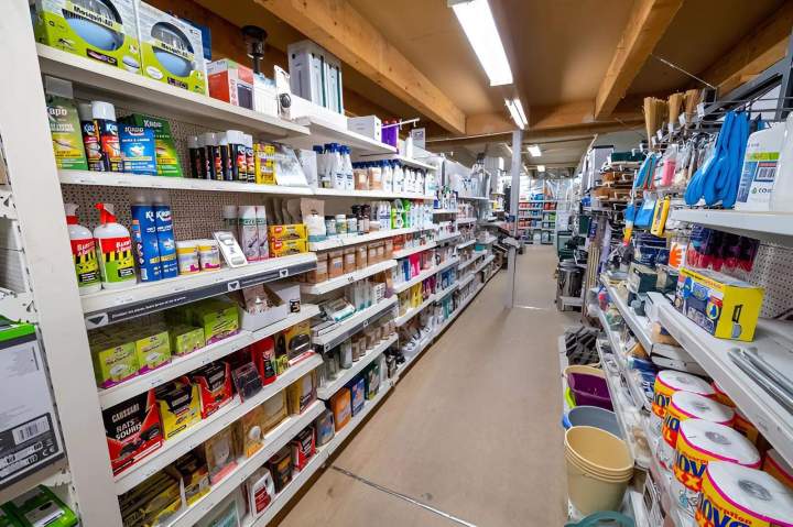 Vente de produits de quincaillerie Puyvert